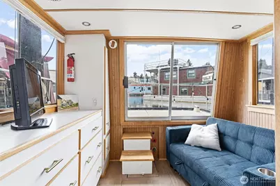 2401 N Northlake Way, Seattle, WA 98103 - Photo 8