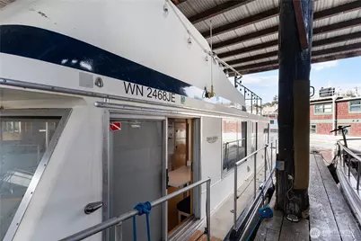 2401 N Northlake Way, Seattle, WA 98103 - Photo 12