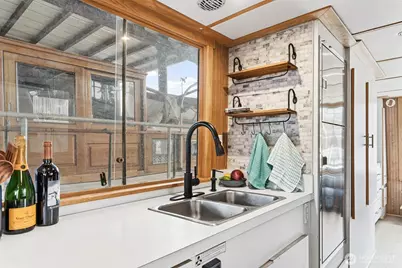 2401 N Northlake Way, Seattle, WA 98103 - Photo 2