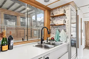 2401 N Northlake Way, Seattle, WA 98103 - Photo 2