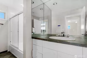 223 W Kinnear Pl, Seattle, WA 98119 - Photo 18