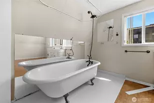 924 3rd Ave W, Seattle, WA 98119 - Photo 10