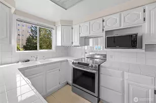 924 3rd Ave W, Seattle, WA 98119 - Photo 8