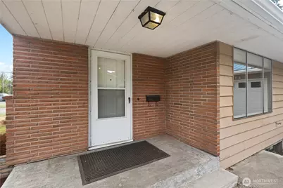 1717 E Street, Lynden, WA 98264 - Photo 2