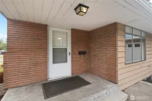 1717 E St, Lynden, WA 98264 - Photo 2