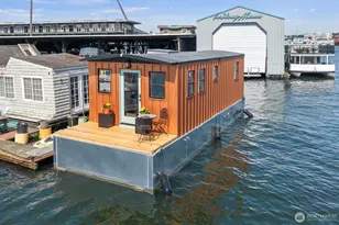 1080 W Ewing Pl, Seattle, WA 98119 - Photo 2