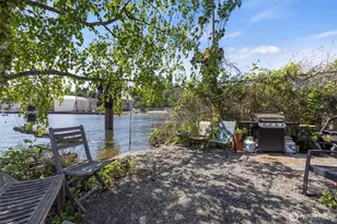 1080 W Ewing Pl, Seattle, WA 98119 - Photo 18