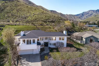 301 Canyon Place, Wenatchee, WA 98801 - Photo 2