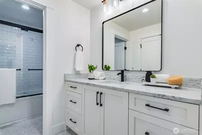 10661 Forbes Creek Drive, Kirkland, WA 98033 - Photo 34