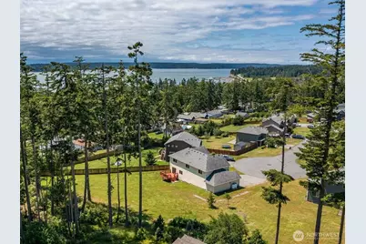 930 Cove View Circle, Oak Harbor, WA 98277 - Photo 2