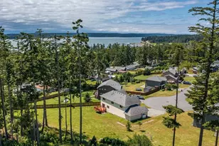 930 Cove View Cir, Oak Harbor, WA 98277 - Photo 2