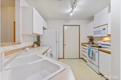 22118 41st Place S #104, Kent, WA 98032 - Photo 8