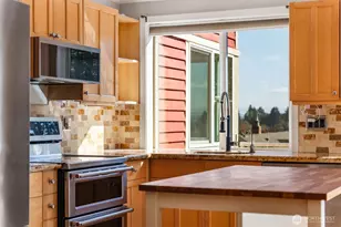 2400 E Howell St, Seattle, WA 98122 - Photo 8