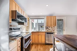 2400 E Howell St, Seattle, WA 98122 - Photo 18