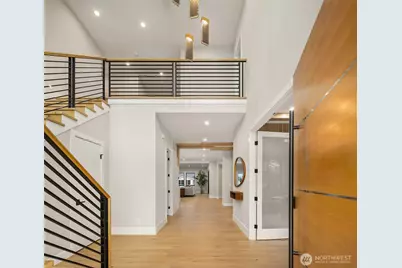 1630 104th Avenue SE, Bellevue, WA 98004 - Photo 2