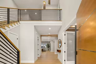 1630 104th Ave SE, Bellevue, WA 98004 - Photo 2