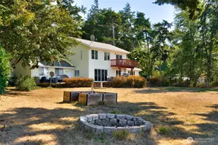 4251 Hollydale Ln, Oak Harbor, WA 98277 - Photo 2