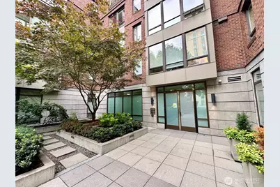 4547 8th Ave NE #306, Seattle, WA 98105 - Photo 2