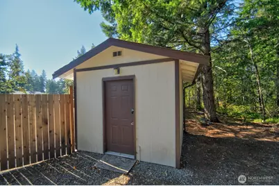 987 Tipsoo Loop N, Rainier, WA 98576 - Photo 16