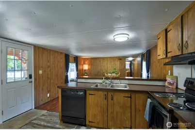 987 Tipsoo Loop N, Rainier, WA 98576 - Photo 4