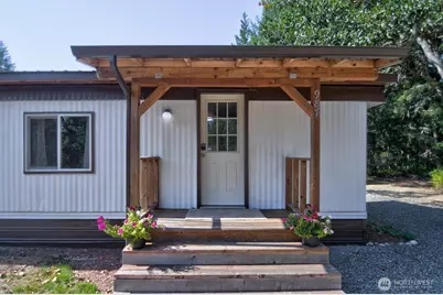 987 Tipsoo Loop N, Rainier, WA 98576 - Photo 2