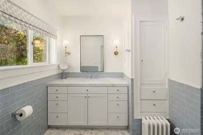 2055 E Crescent Drive, Seattle, WA 98112 - Photo 24