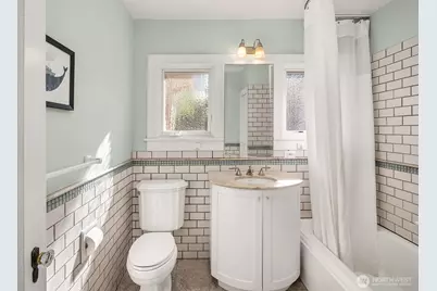 2055 E Crescent Drive, Seattle, WA 98112 - Photo 28