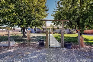 165 Harmon St, Waitsburg, WA 99361 - Photo 1