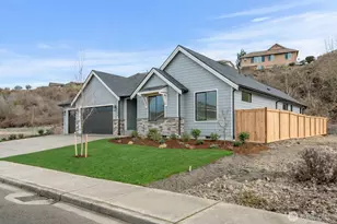 10208 174th Ave E, Bonney Lake, WA 98391 - Photo 2