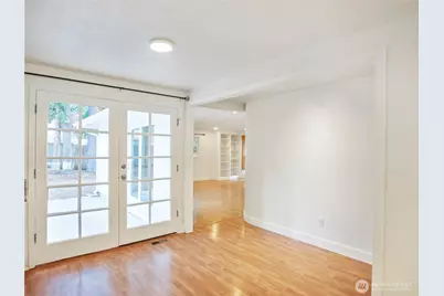 936 NE 207th Place NE, Sammamish, WA 98074 - Photo 10