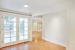 936 NE 207th Pl NE, Sammamish, WA 98074 - Photo 10