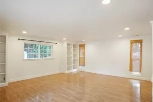 936 NE 207th Pl NE, Sammamish, WA 98074 - Photo 4