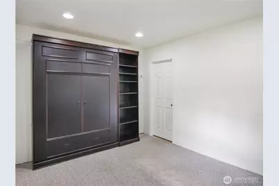936 NE 207th Place NE, Sammamish, WA 98074 - Photo 24