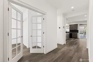 27037 NE 29th Pl, Redmond, WA 98053 - Photo 2