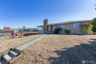 124 Fogarty Ave, Port Angeles, WA 98362 - Photo 2