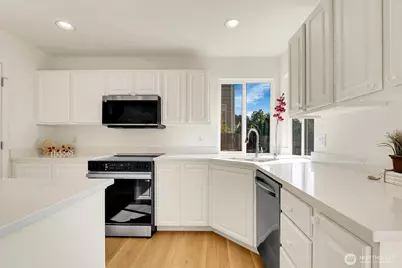 24241 SE 10th Place, Sammamish, WA 98075 - Photo 8