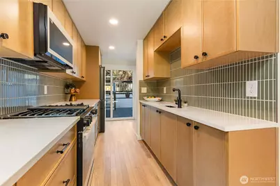 6031 McKinley Place N, Seattle, WA 98103 - Photo 18