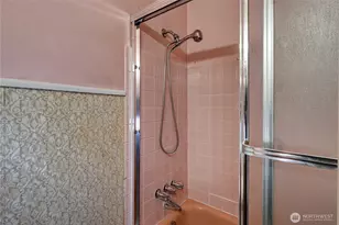 1730 N Narrows Dr, Tacoma, WA 98406 - Photo 14