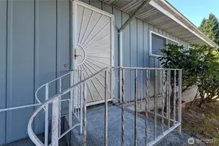 1730 N Narrows Dr, Tacoma, WA 98406 - Photo 30