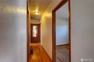 1730 N Narrows Dr, Tacoma, WA 98406 - Photo 14