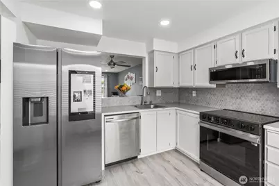 5736 S 238th Court #E4, Kent, WA 98032 - Photo 10