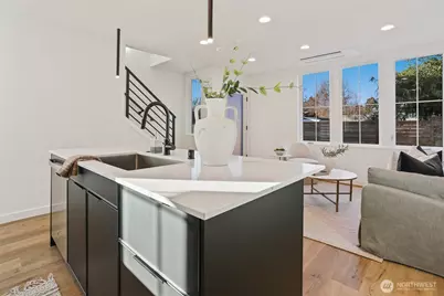 8757 Palatine Avenue N #B, Seattle, WA 98103 - Photo 6