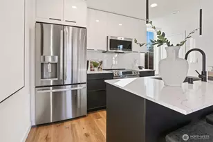 8757 Palatine Ave N, Seattle, WA 98103 - Photo 4
