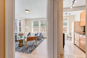 905 NE 43rd St, Seattle, WA 98105 - Photo 6