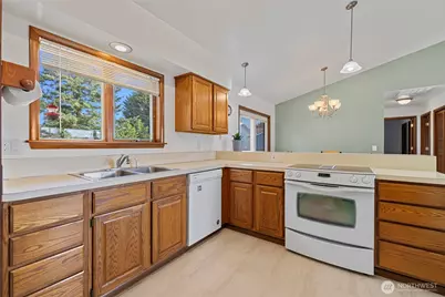 720 N 17th Street, Mount Vernon, WA 98273 - Photo 16