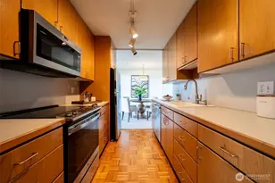 2502 Canterbury Ln E, Seattle, WA 98112 - Photo 12