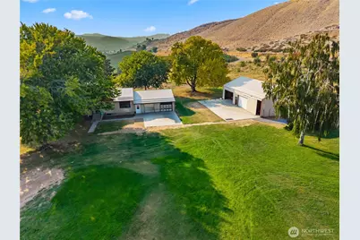 1550 Pear Lane, Rock Island, WA 98850 - Photo 2