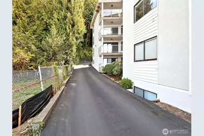 2104 Alki Avenue SW #205, Seattle, WA 98116 - Photo 32