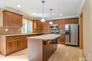 2530 10th St SW, Puyallup, WA 98373 - Photo 8