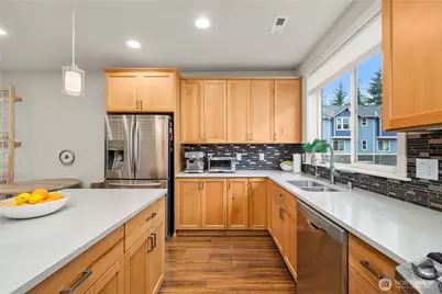 23000 NE 8th #E5, Sammamish, WA 98074 - Photo 8